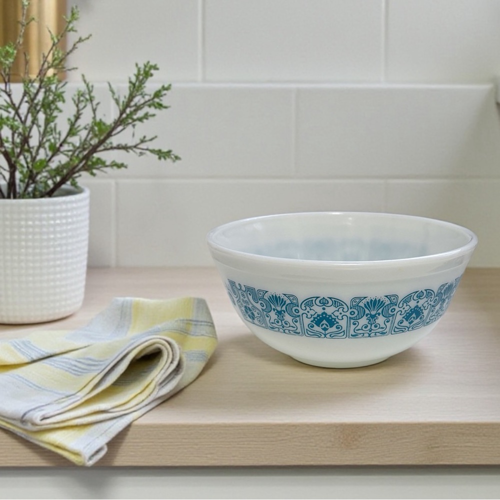 Vintage Pyrex Blue Horizon 2 1/2 Qt. Micing Bowl #403